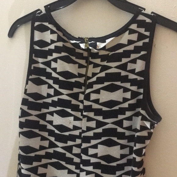 Black and white zigzag dress - Picture 3 of 6